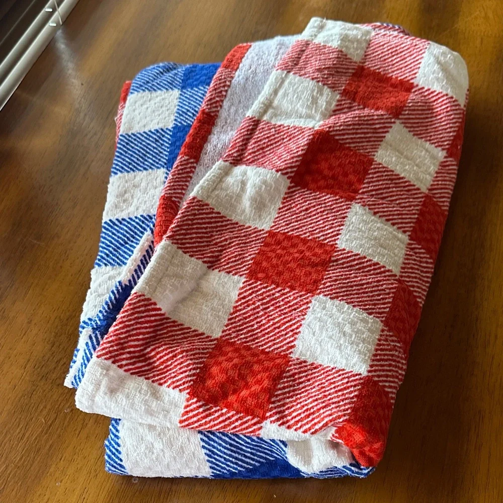 Room Essentials Blue and White Checkered Bath Towels NWT 6’ Long